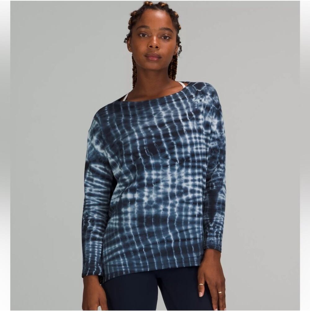 Lululemon Top Womens 6 Blue Back in Action Long Sleeve Shibori Square Yoga Gym